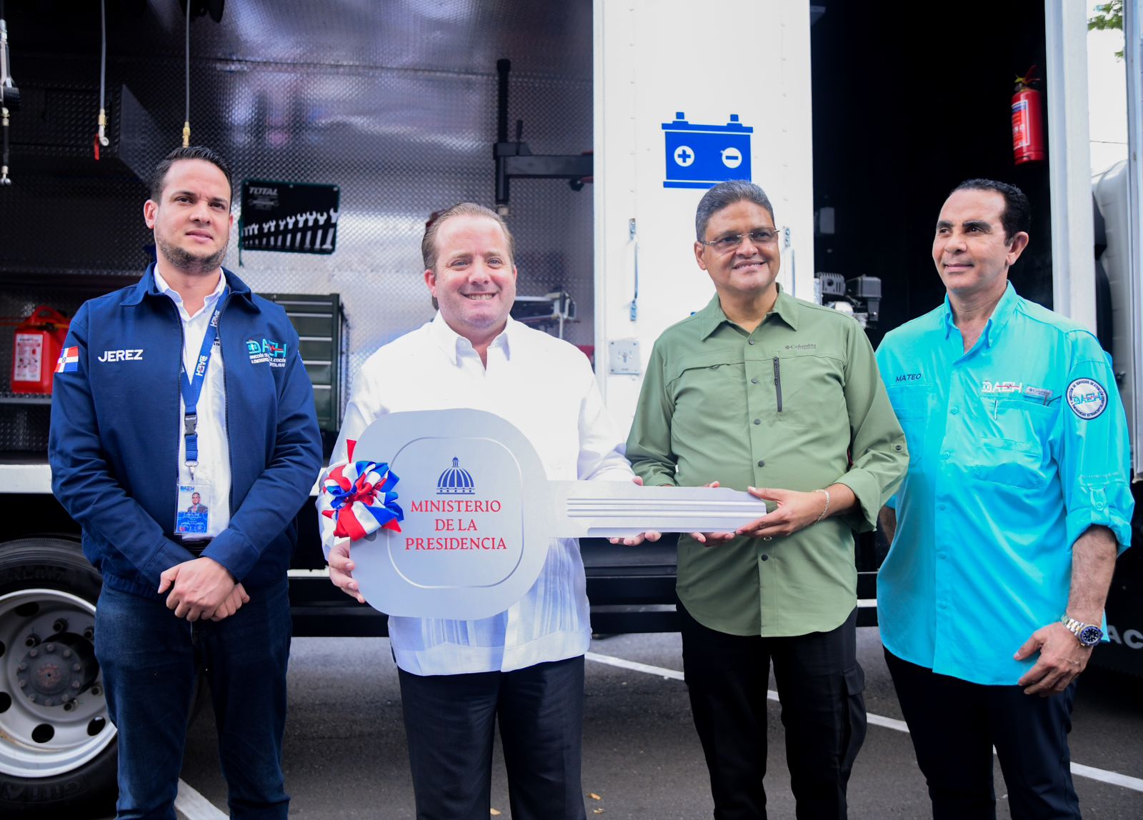 DAEH recibe del Ministerio de la Presidencia nuevas camionetas e inaugura Centro de Monitoreo.