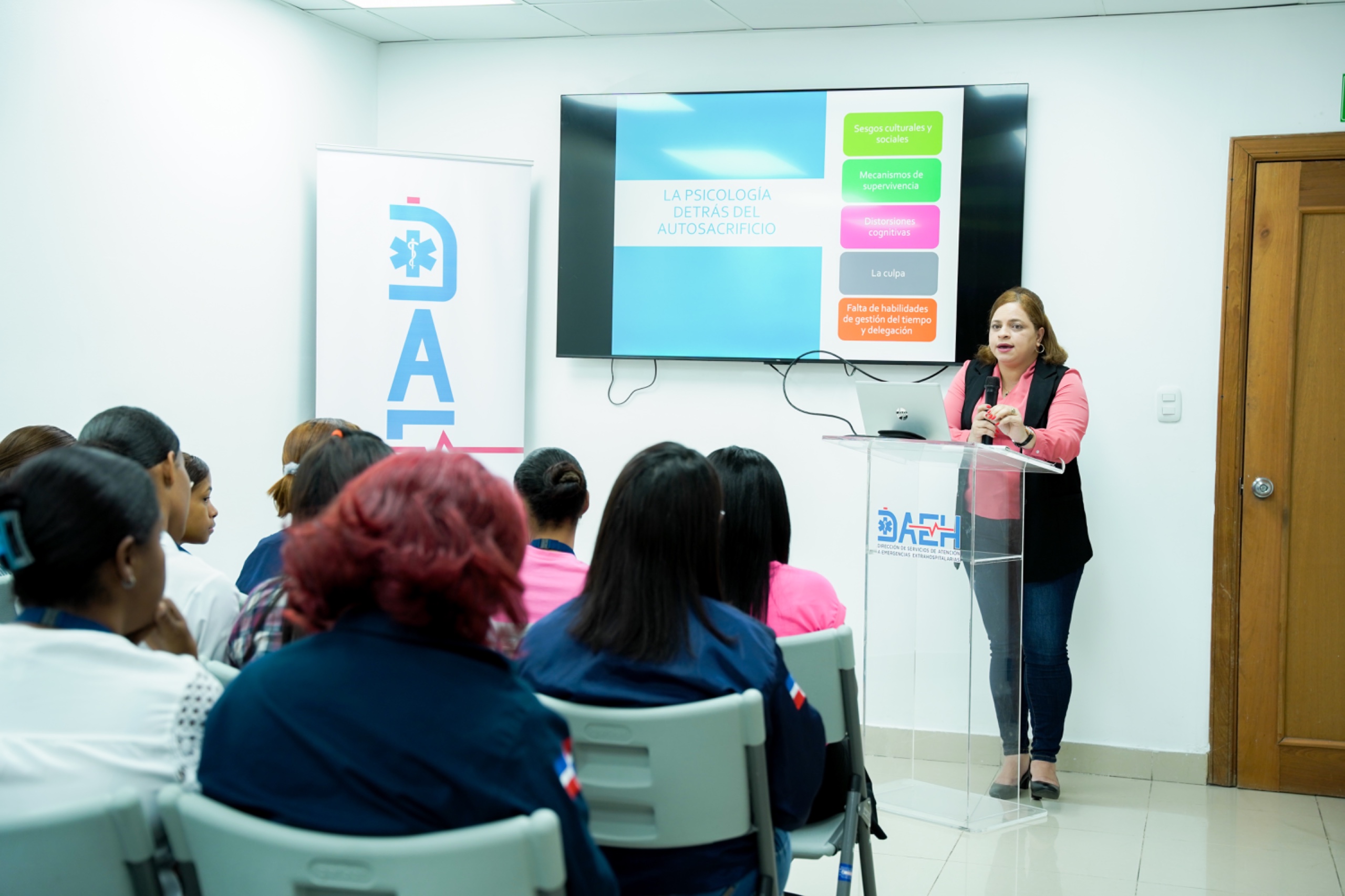 DAEH imparte Charla a colaboradoras de Maternidad y Autocuidado: «Recordarnos de nosotras mismas», en víspera del Día de las Madres