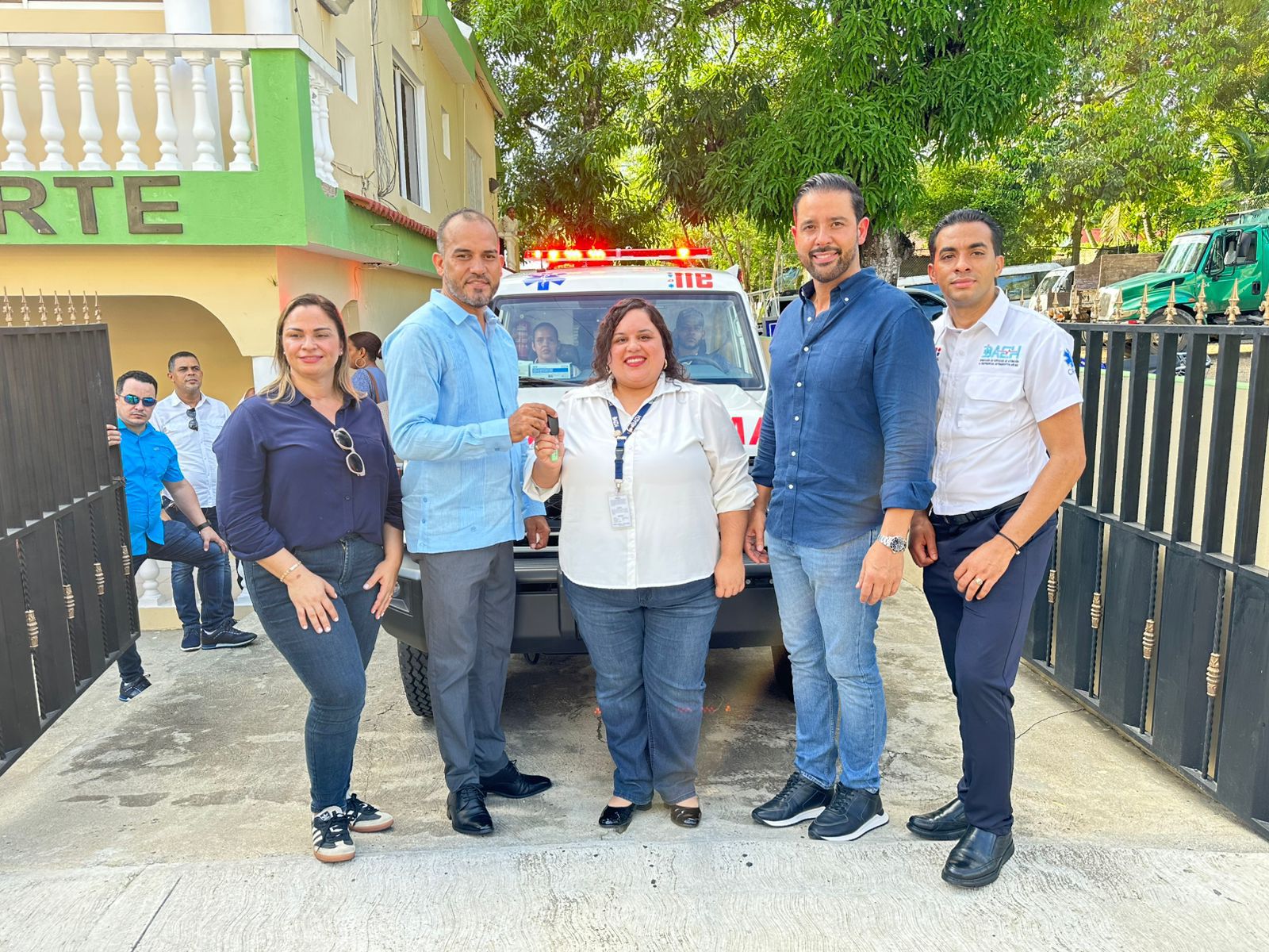 DAEH entrega ambulancia en la provincia Espaillat para fortalecer servicios de emergencia