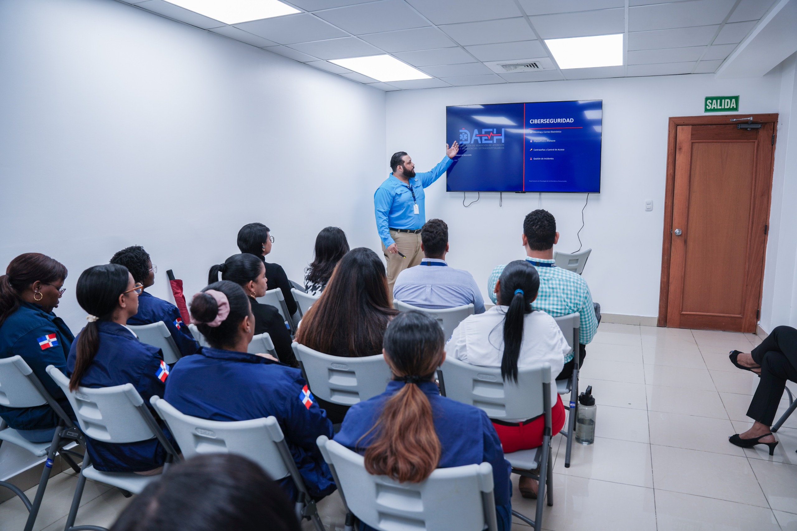 Fortaleciendo la Seguridad Digital: Personal Administrativo Recibe Capacitación en Ciberseguridad
