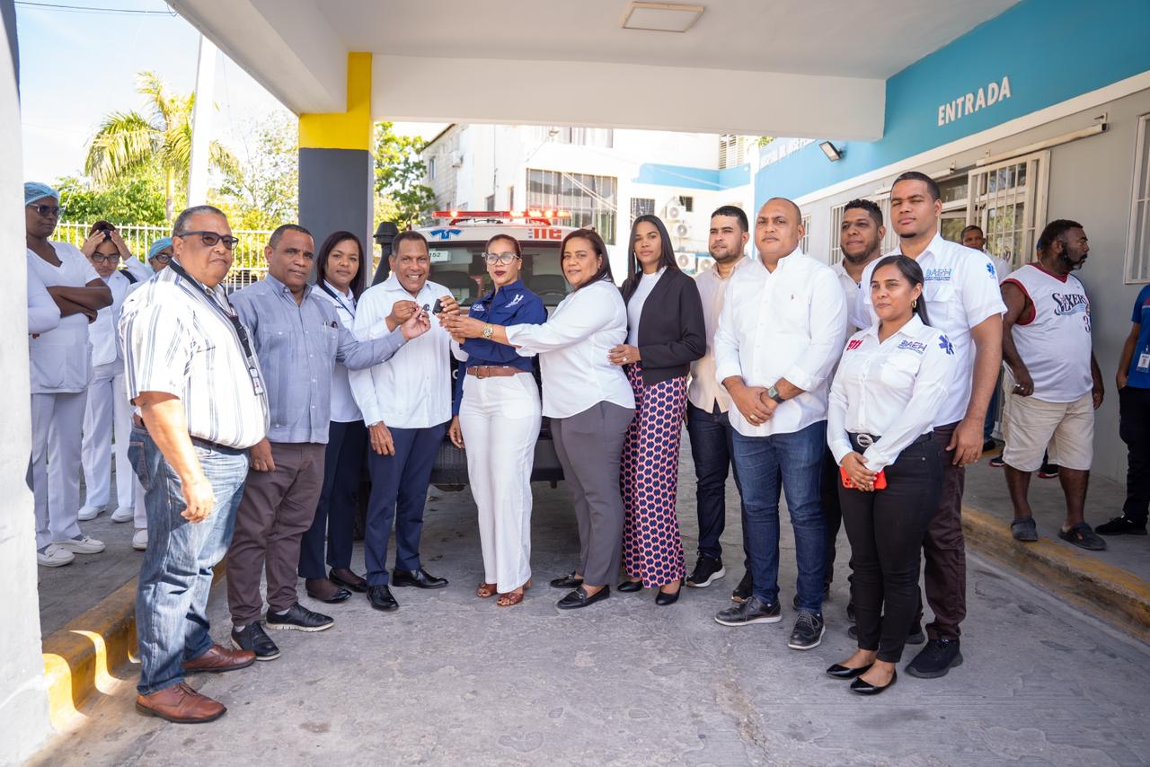 DAEH entrega ambulancia equipada al Hospital Dr. José Pérez en Duvergé